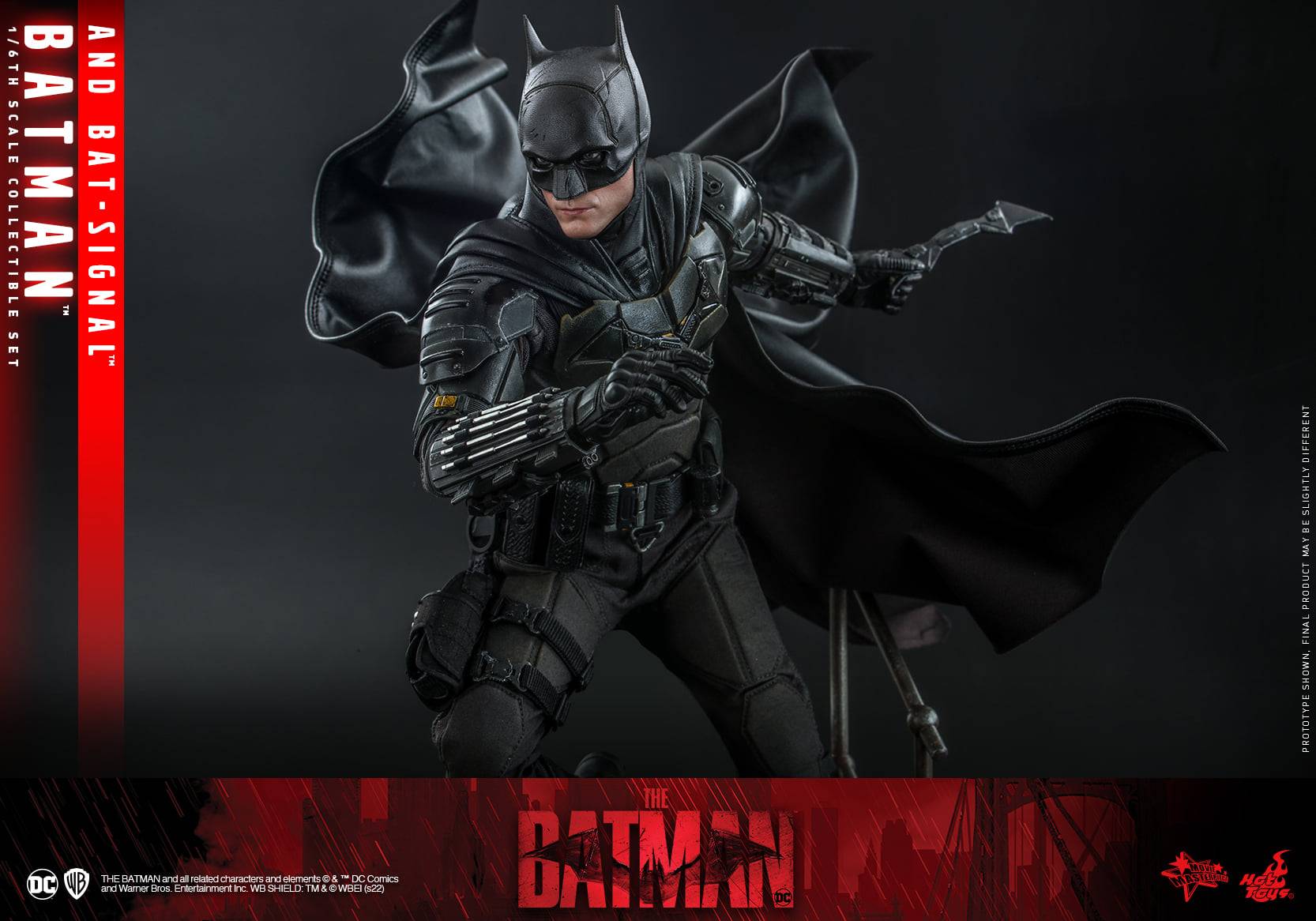 Batman and BatSignal Hot Toys MMS641 The Batman 1/6th scale
