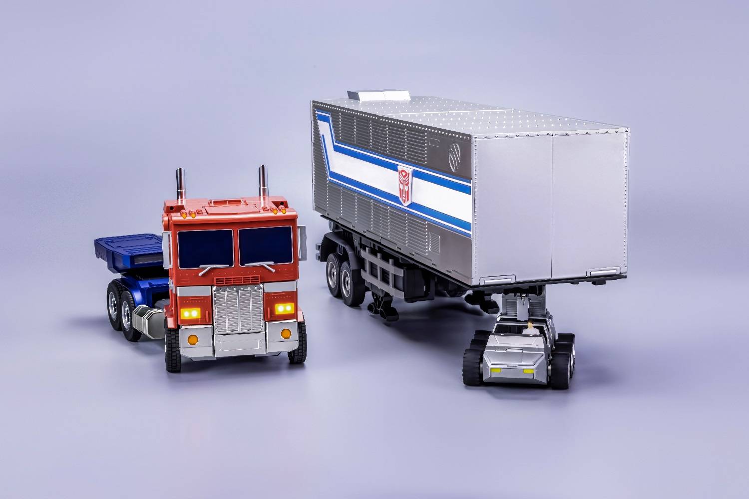 Optimus Prime AutoConverting Trailer with Roller Robosen Transformers (Collectors Edition)