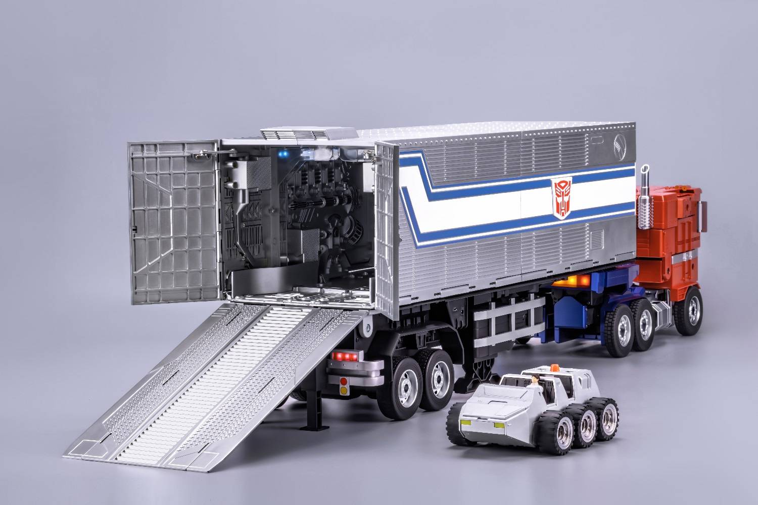 Optimus Prime AutoConverting Trailer with Roller Robosen Transformers (Collectors Edition)