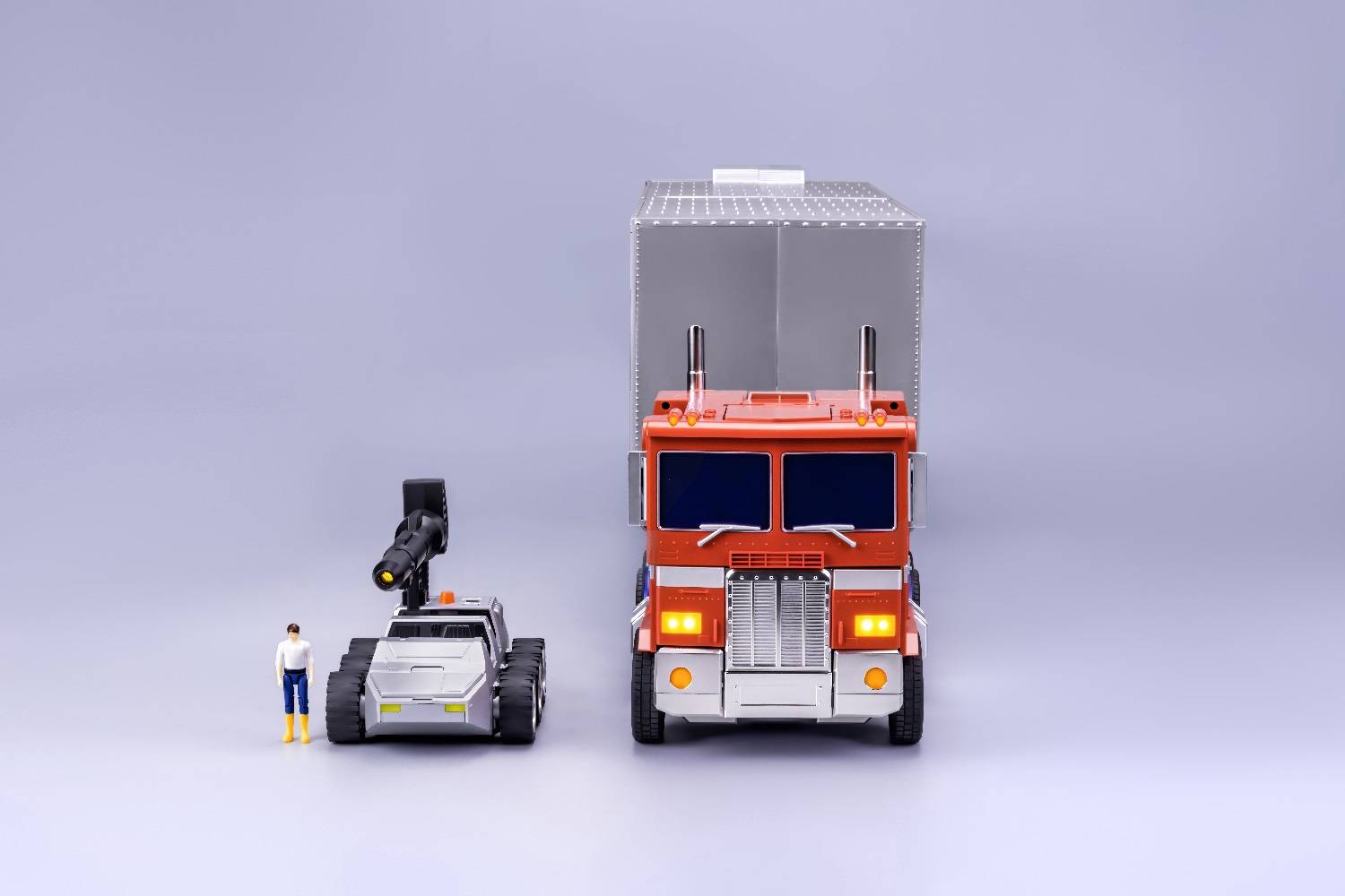 Optimus Prime AutoConverting Trailer with Roller Robosen Transformers (Collectors Edition)